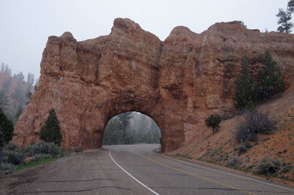 bryce_canyon_road_arch