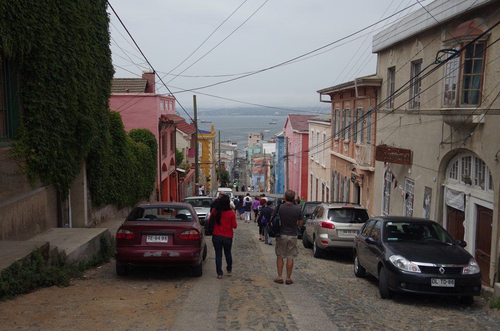 valparaiso_steep_street.jpg
